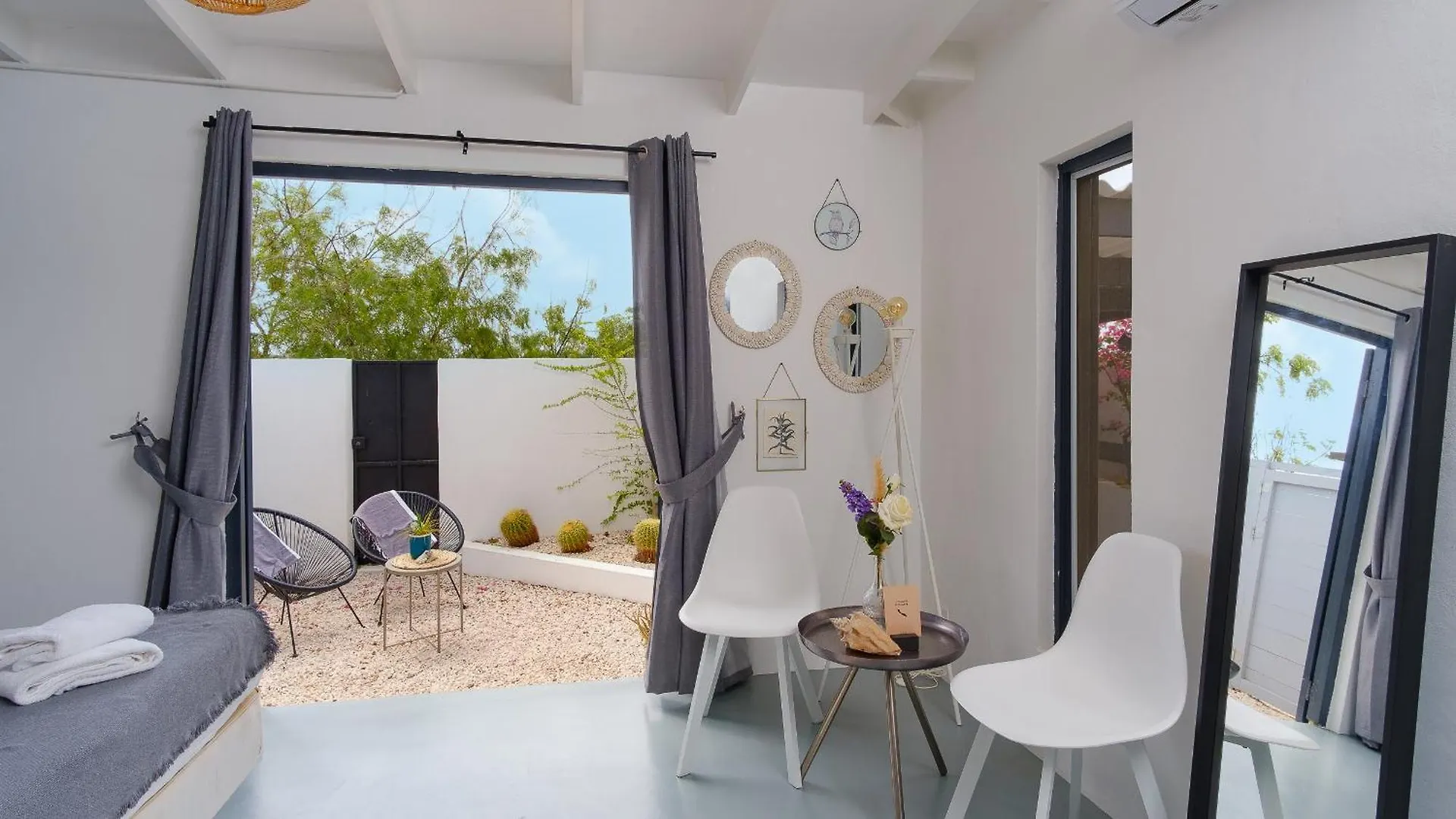 Saint Joris A Tiny Boutique Resort Виллемстад 0*,